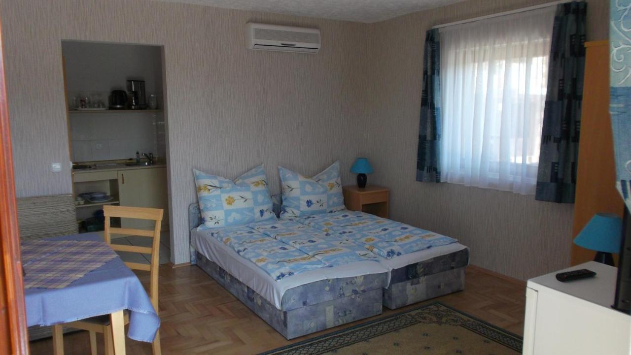 Anita Apartmanhaz Lägenhet Balatonfüred Exteriör bild