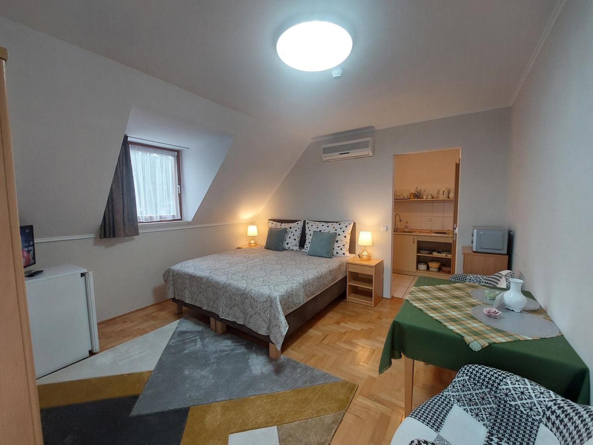 Anita Apartmanhaz Lägenhet Balatonfüred Exteriör bild