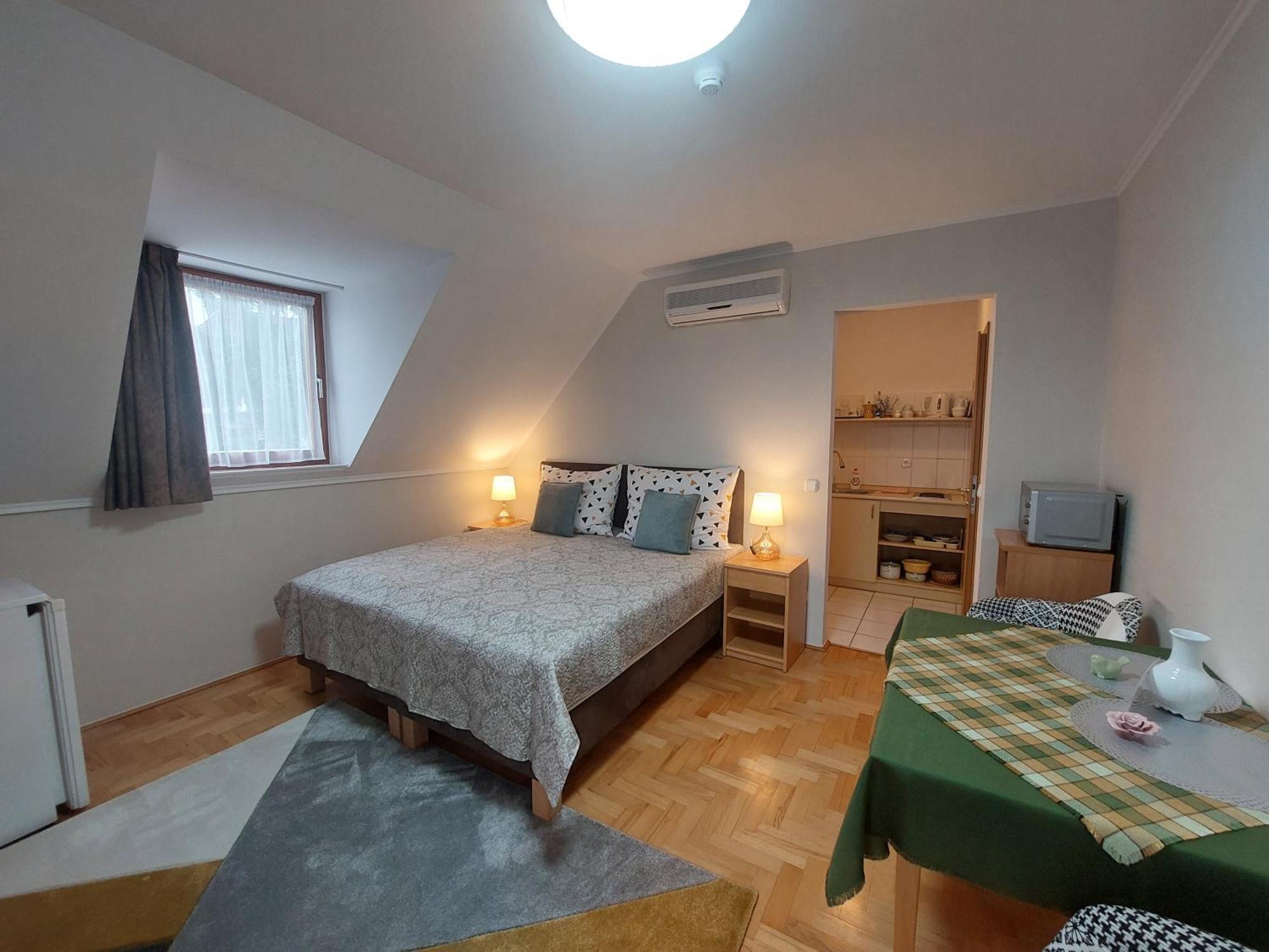 Anita Apartmanhaz Lägenhet Balatonfüred Exteriör bild
