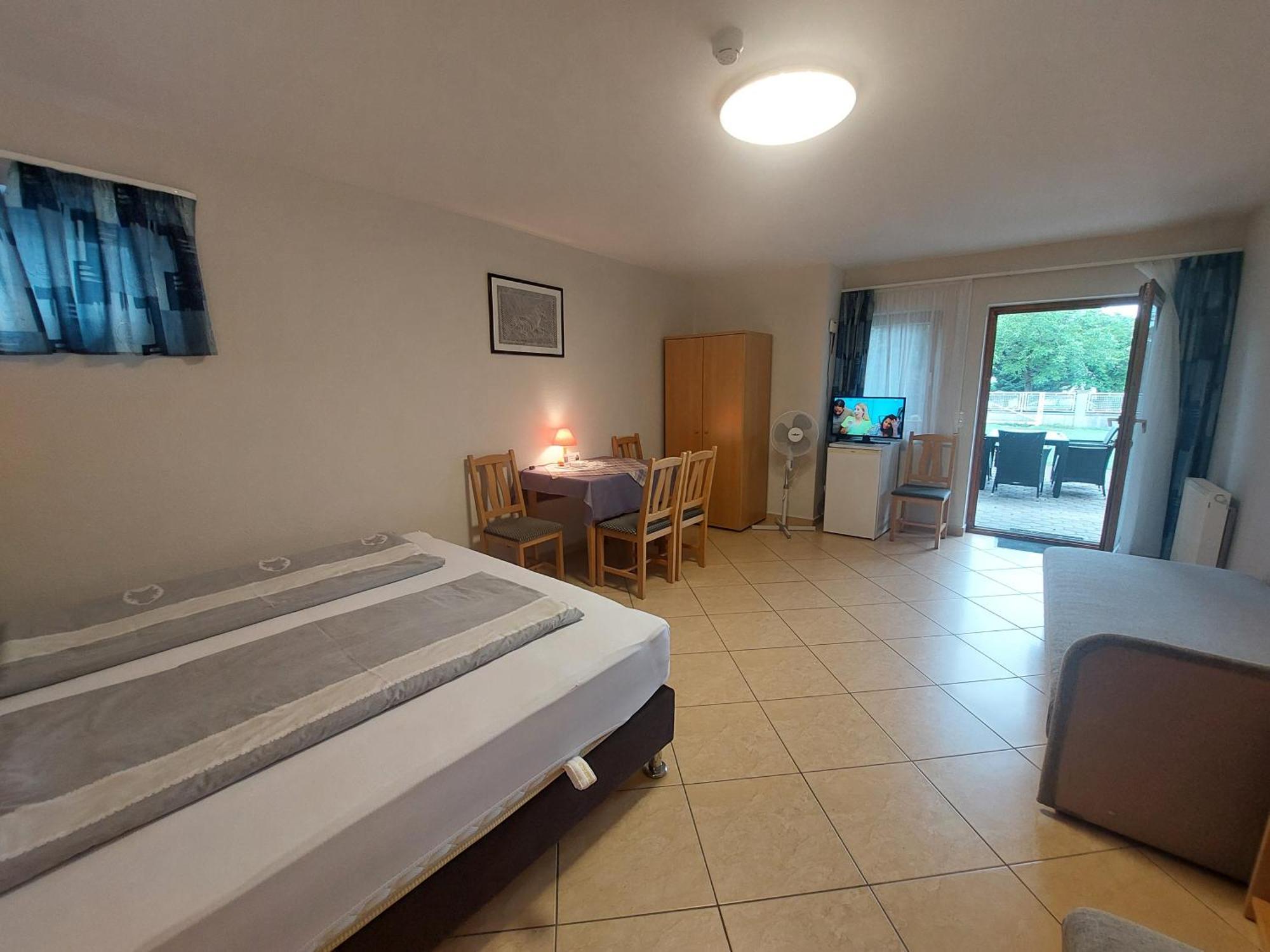 Anita Apartmanhaz Lägenhet Balatonfüred Exteriör bild
