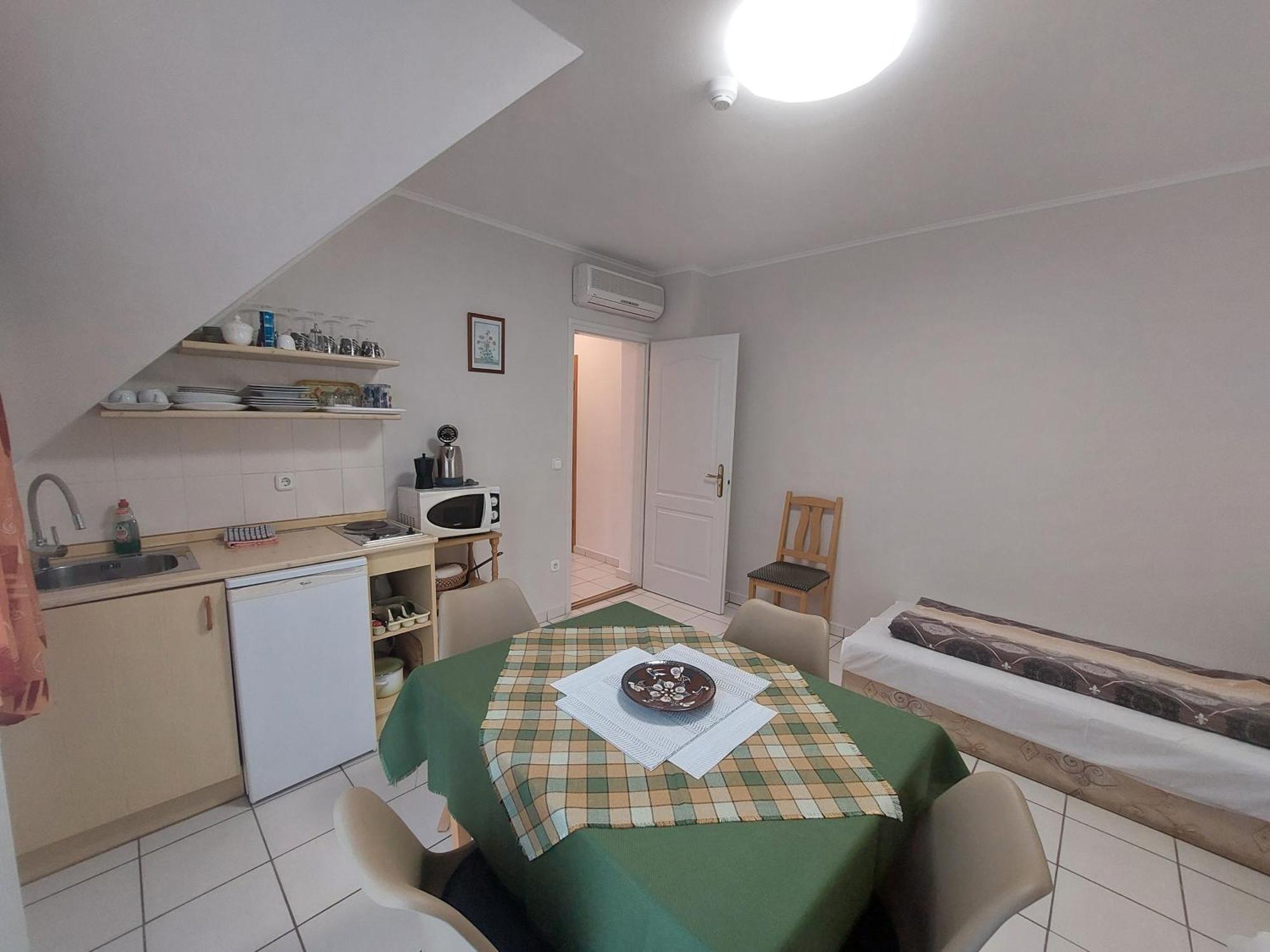 Anita Apartmanhaz Lägenhet Balatonfüred Exteriör bild